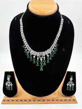 Emerald Teardrop Statement Necklace and Earrings Set - Green